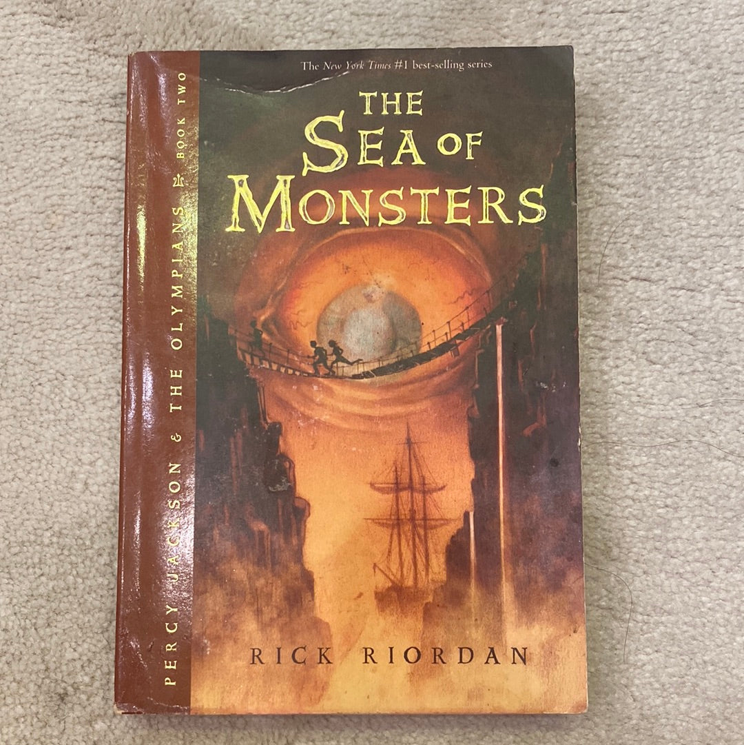 The sea of monsters (Percy Jackson book 2)