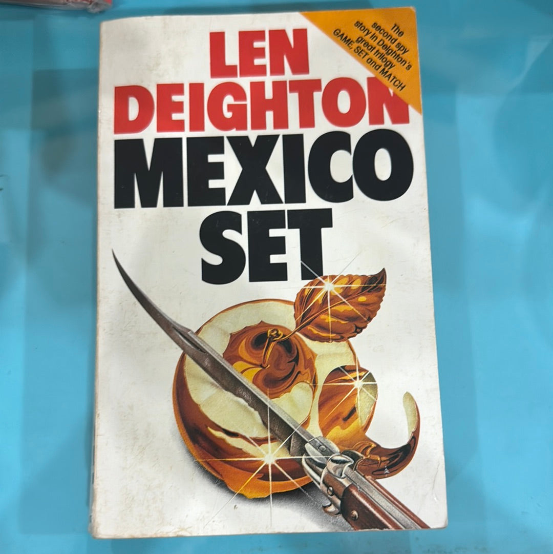 Mexico set - len Deighton