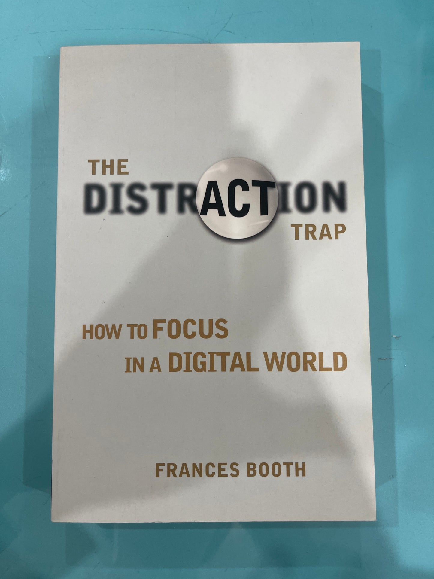 The Distraction trap how to focus in a digital world - Frances booth