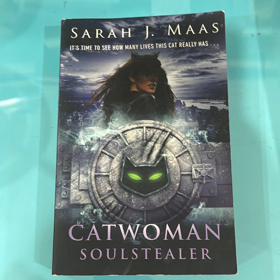 Cat woman  soulstealer- Sarah j mass